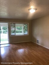 3291 California St NE in Bremerton, WA - Foto de edificio - Building Photo