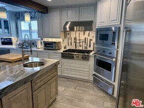 2031 Peninsula Rd in Oxnard, CA - Building Photo - Building Photo
