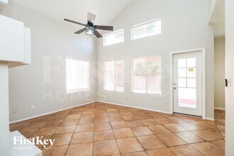 3710 W Spinnaker Ln in Tucson, AZ - Building Photo - Building Photo