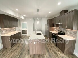 1056-1056 Martin Ave in Kelowna, BC - Building Photo