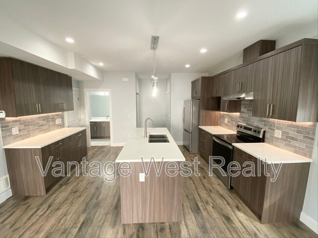 property at 1056-1056 Martin Ave