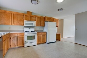 1772 SW 16th Ave in Oak Harbor, WA - Building Photo - Building Photo