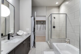 3700 McKinney Ave in Dallas, TX - Building Photo - Building Photo