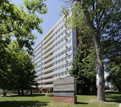 Highland West Senior Citizens Apartments in Wheat Ridge, CO - Foto de edificio - Building Photo