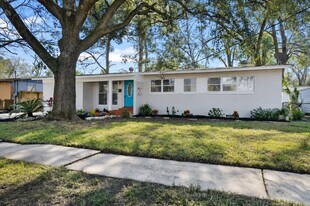 5252 Santa Monica Blvd N in Jacksonville, FL - Building Photo