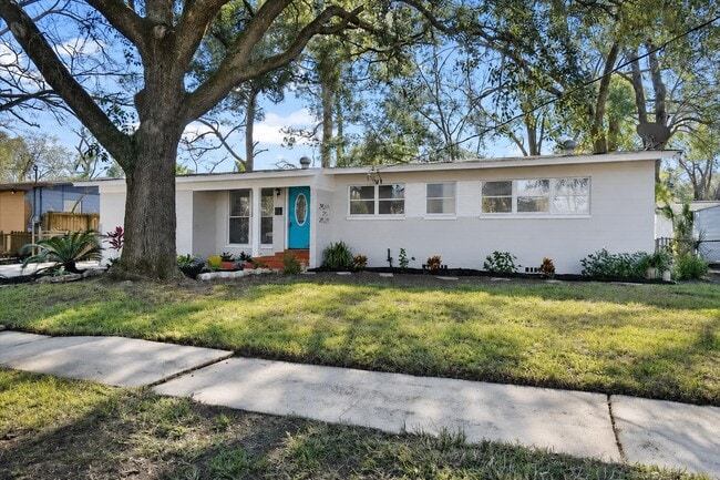 property at 5252 Santa Monica Blvd N