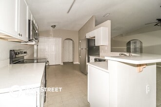 372 Breezeway Dr in Apopka, FL - Foto de edificio - Building Photo