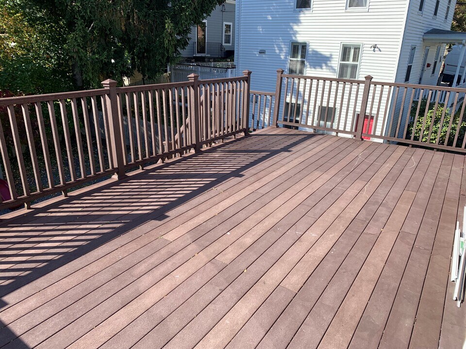 3 Commercial St, Unit 2 in Marblehead, MA - Building Photo