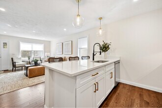 404 Oxford St N in Auburn, MA - Building Photo - Building Photo
