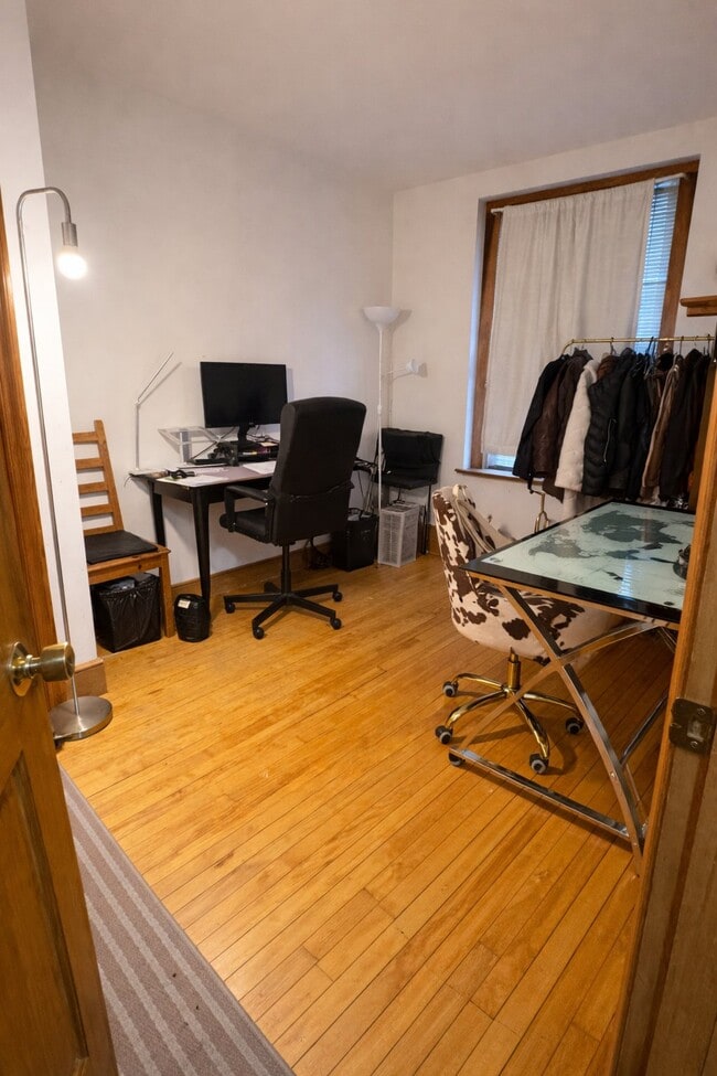 1802 Massachusetts Ave, Unit 12 in Cambridge, MA - Building Photo - Building Photo