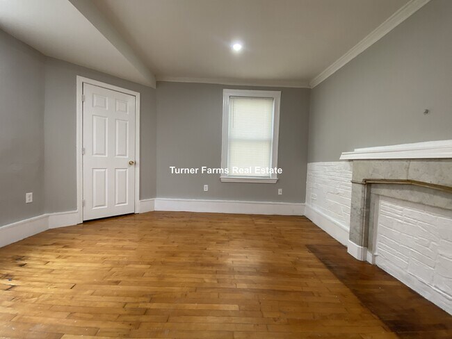 35 Humphreys St in Boston, MA - Foto de edificio - Building Photo