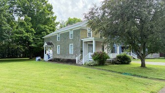 211 W Hickory St in Canastota, NY - Building Photo