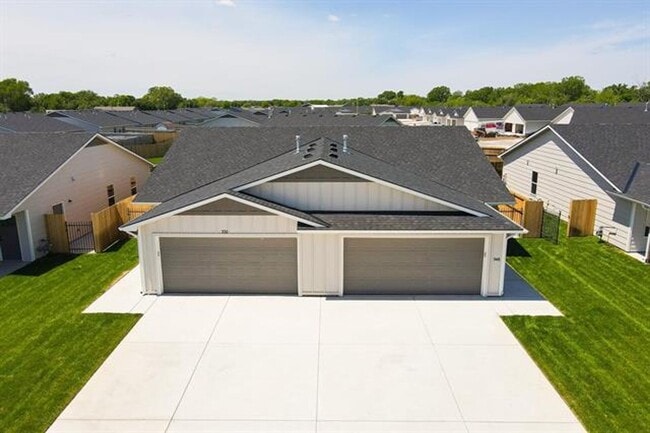 property at 548-550 W 50th Ct S