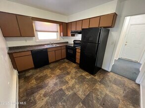 11-21-21 Ashdown Rd in Burnt Hills, NY - Building Photo - Building Photo
