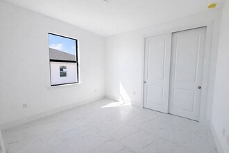 830 Holmes Ave in Lehigh Acres, FL - Building Photo - Building Photo