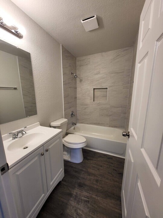 235 Bee St in San Antonio, TX - Building Photo