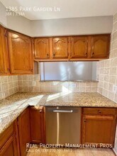 1385 Park Garden Ln in Reston, VA - Building Photo - Building Photo