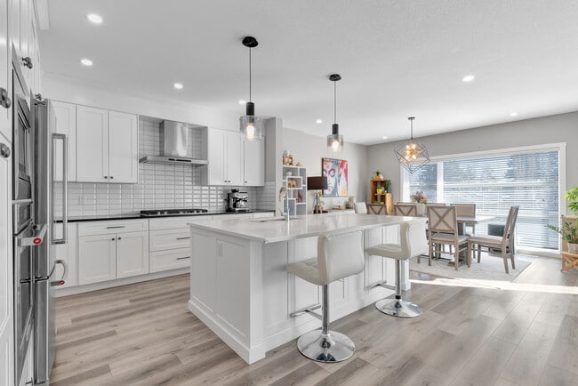 205-35A 35a St SW in Calgary, AB - Building Photo - Building Photo