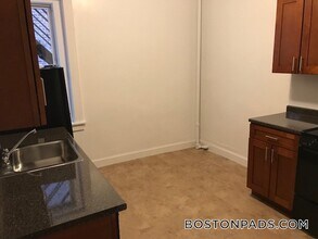 1377 Commonwealth Ave in Boston, MA - Building Photo - Building Photo