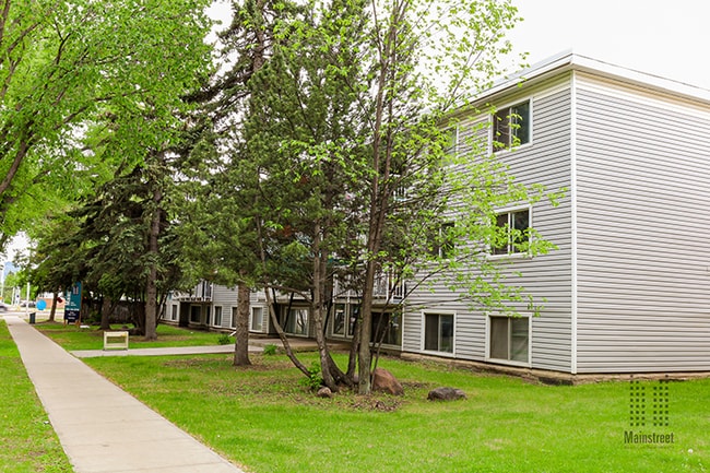 Prairie Manor in Edmonton, AB - Building Photo - Building Photo
