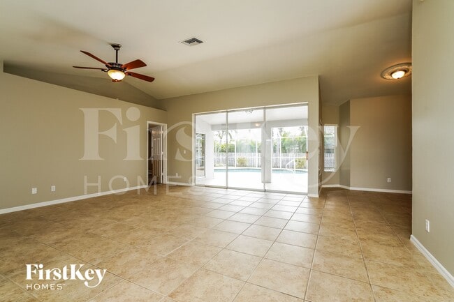 2836 SW 35th Ln in Cape Coral, FL - Foto de edificio - Building Photo