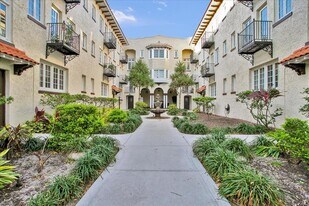 2117 W Dekle Ave in Tampa, FL - Building Photo