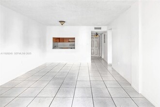 10000 NW 80th Ct, Unit 2162 in Miami Lakes, FL - Building Photo - Building Photo