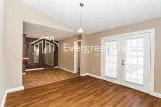 304 Applegate Rd in Englewood, OH - Building Photo - Building Photo