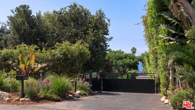 29740 Baden Pl in Malibu, CA - Building Photo - Building Photo