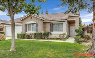 10208 Pyramid Peak Dr in Bakersfield, CA - Building Photo