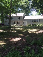 8 Dogwood Ln in Norwich, CT - Building Photo - Building Photo