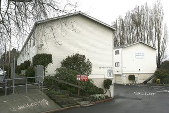 Laurelwood in Portland, OR - Foto de edificio - Building Photo