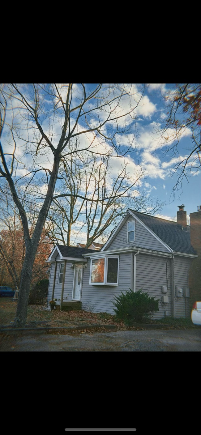 property at 952 Magothy Ave