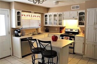 Room in House on High Country Trail in Arlington, TX - Building Photo