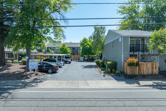 The Hamptons at River Heights in Carmichael, CA - Building Photo - Building Photo