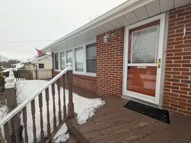 19 Craig St in Belleville, ON - Building Photo