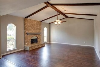 1320 Cherry Hill Ln in Lewisville, TX - Building Photo - Building Photo