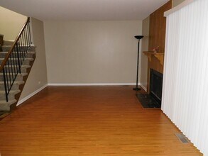 1987 Franklin Pl in Hoffman Estates, IL - Building Photo - Building Photo