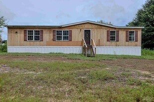 6850 Bratt Rd in Century, FL - Building Photo