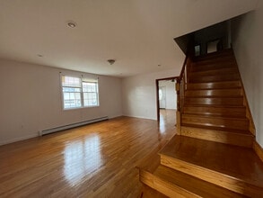 26 Moore St in Lowell, MA - Building Photo - Building Photo