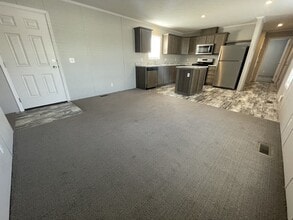 38039 Leverette Ave in Clinton Township, MI - Building Photo - Building Photo