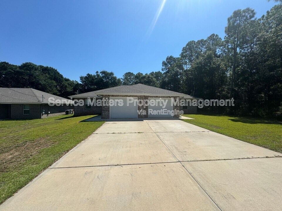 6848 Stirrup Ln in Milton, FL - Building Photo