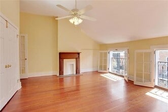 521 Dumaine St in New Orleans, LA - Foto de edificio - Building Photo