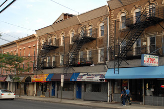 21-25 Monroe St in Passaic, NJ - Foto de edificio - Building Photo