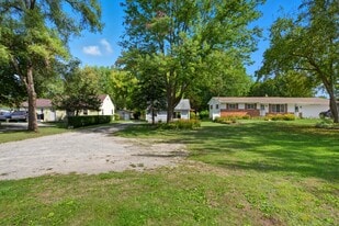 9358 N Saginaw Rd in Mount Morris, MI - Building Photo