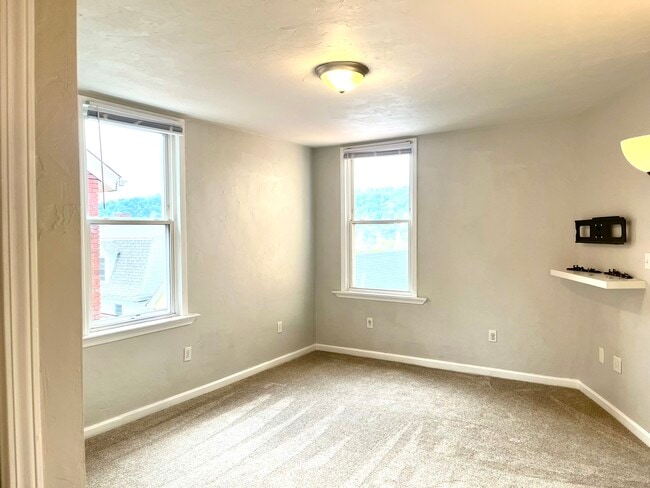 241 W 9th Ave, Unit Apt 2 in West Homestead, PA - Building Photo - Building Photo