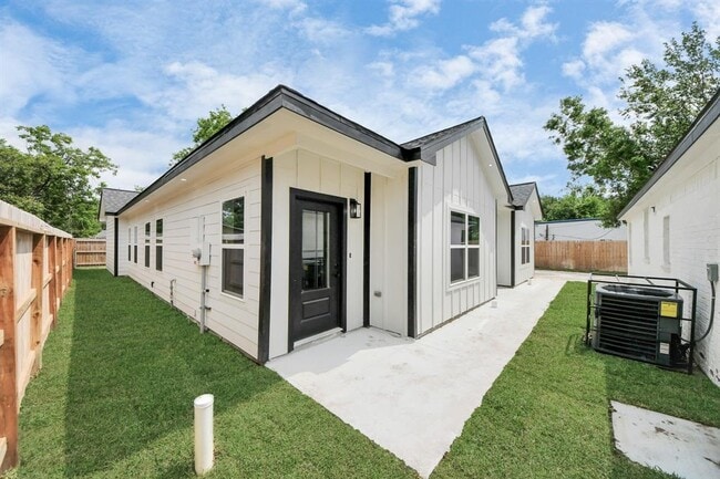 property at 701 E Canino Rd