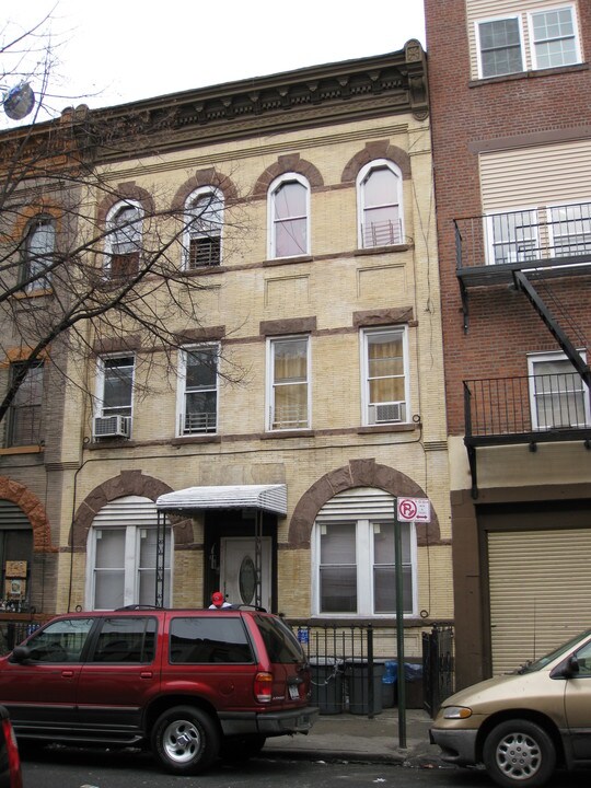 261 Stanhope St in Brooklyn, NY - Building Photo