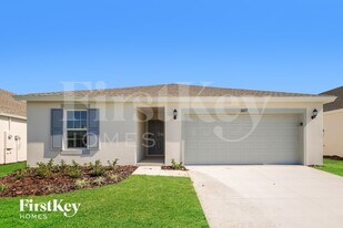 607 Lindbergh Wy in Davenport, FL - Building Photo