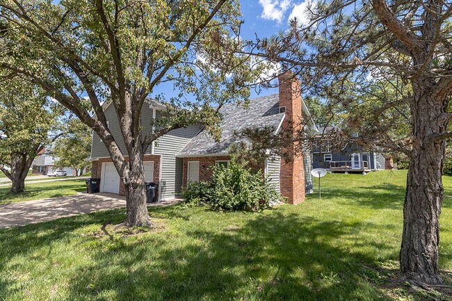 1913 Greenleaves Ct in Columbia, MO - Building Photo - Building Photo